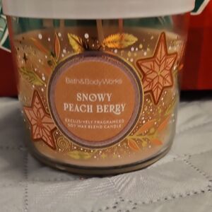 Bath & Body Works Snowy Peach Berry Candle - Cream and Orange